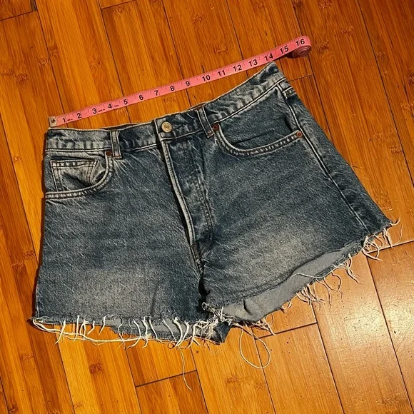 REFORMATION Charlie Cuffed High Rise Jean Shorts Size 29 - Picture 12 of 16